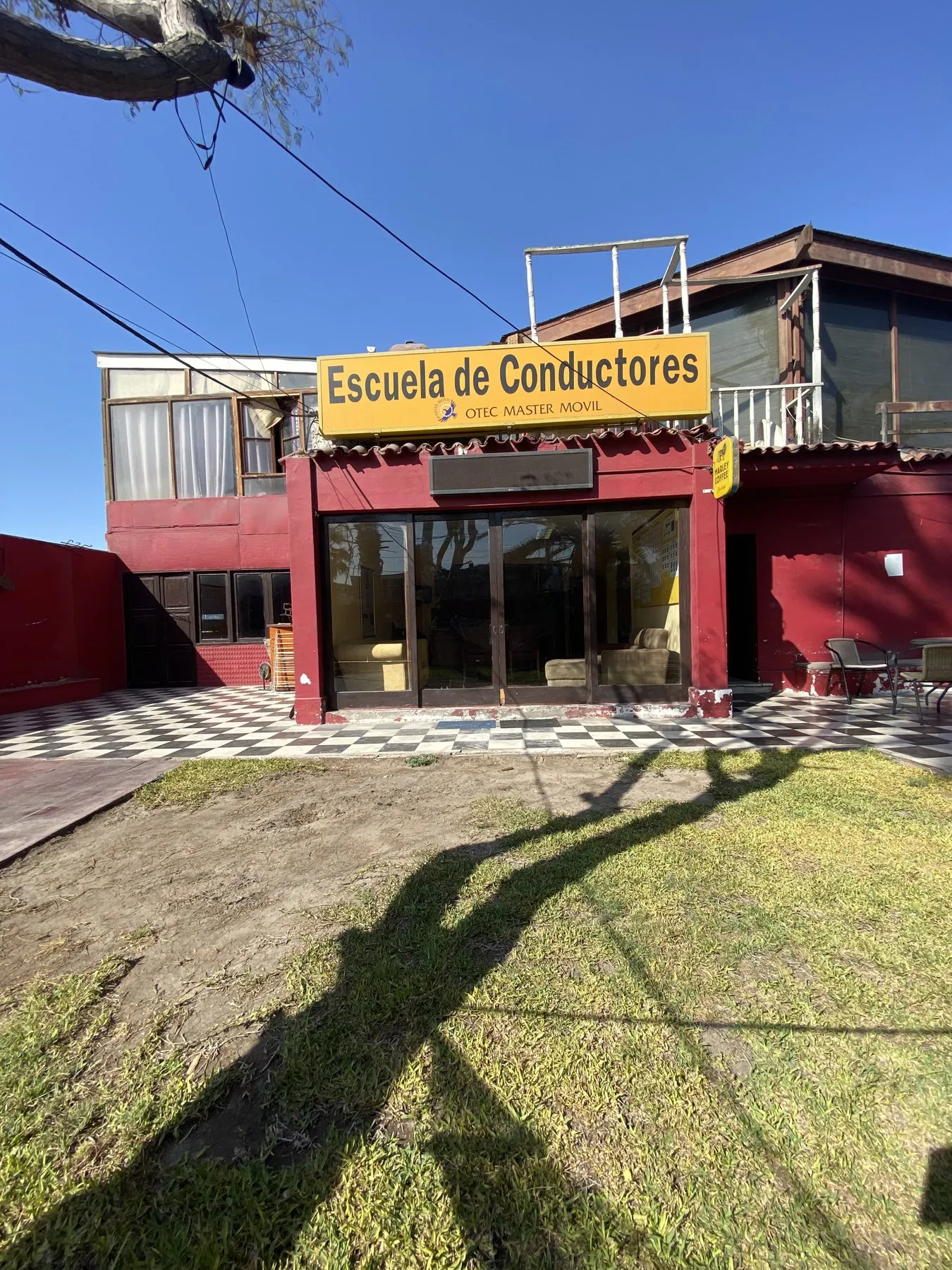 Fachada de la escuela Máster Móvil